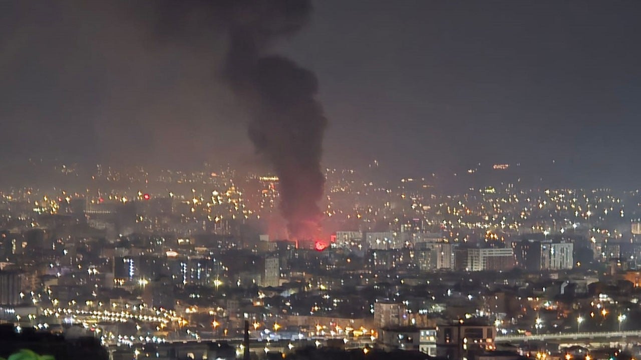 O kentte yangın paniği! Depolar küle döndü