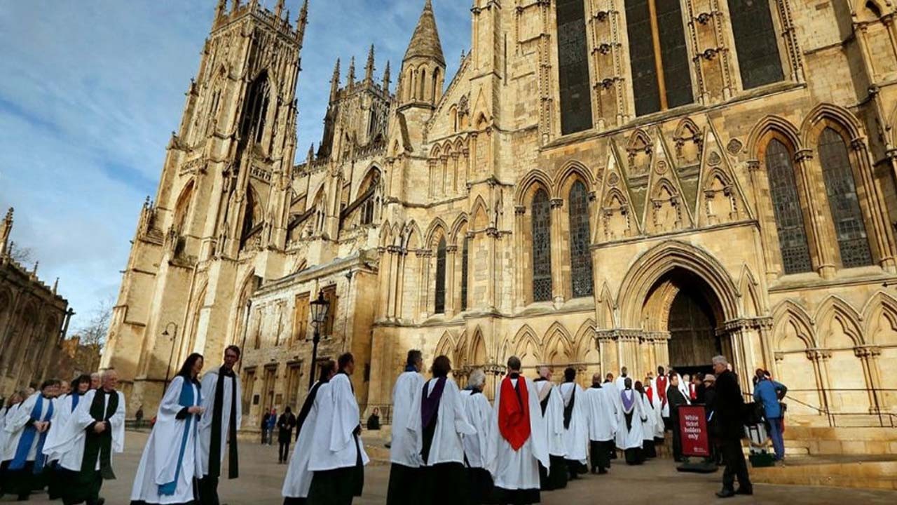 O kilise taciz skandalıyla çalkalanıyor! Batı ahlaksızlıkta rekor kırıyor!
