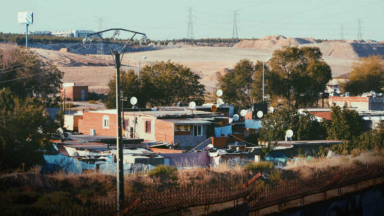 O mahallede 4 yıldır elektrik yok!