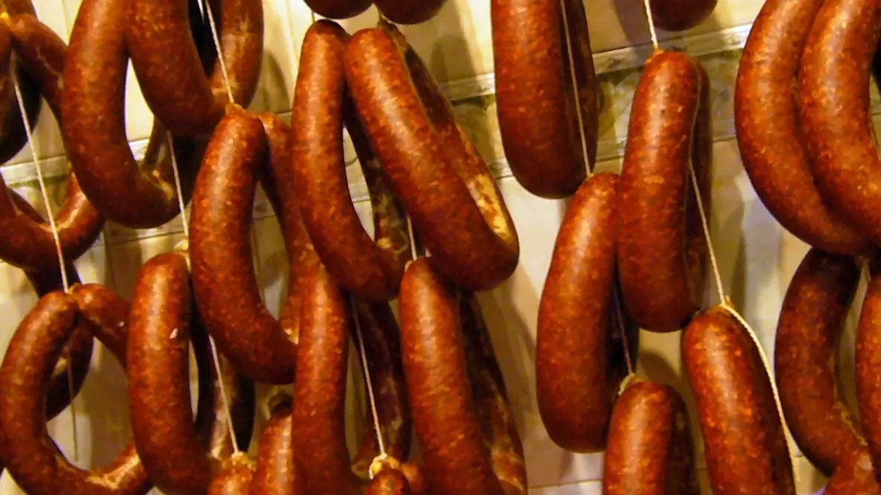 O markalar ifşa oldu! İşte vatandaşlara sucuk diye at ve eşek eti yediren firmalar