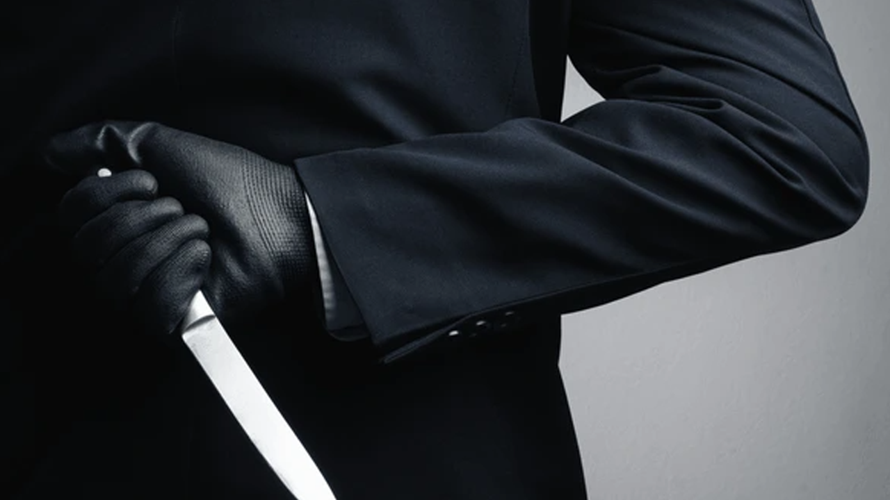 O partinin genel başkan yardımcısı bıçaklandı!