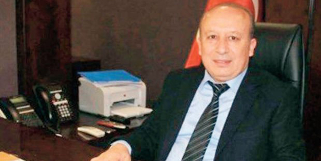 O polis müdürünü kadınla kandırmışlar
