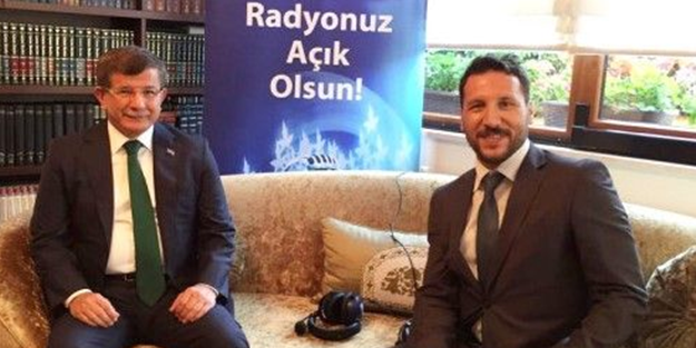 O radyonun haber müdürü Davutoğlu'nun ekibinde!