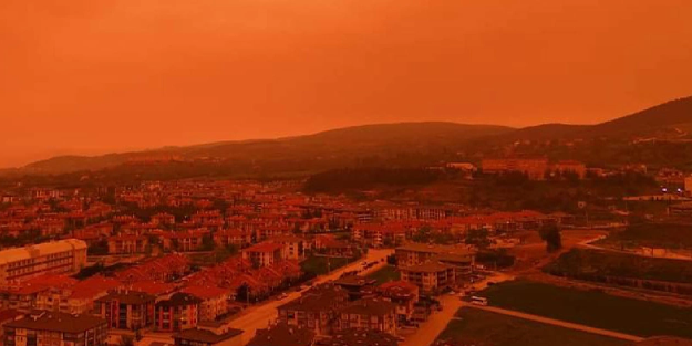 O şehir resmen kırmızıya büründü!