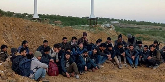 O şehirde Afganistan uyruklu 32 kaçak göçmen yakalandı
