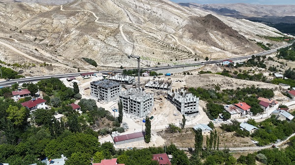 O şehirde deprem konutları yükseliyor