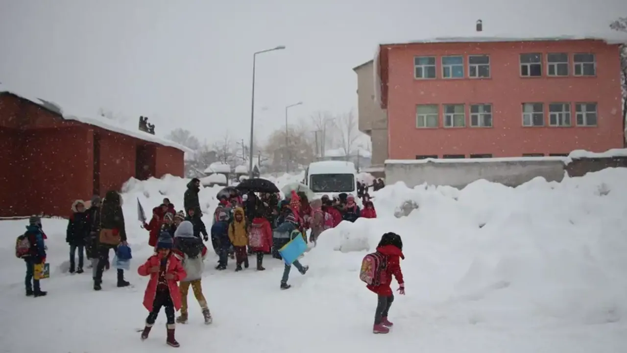 O şehirde eğitime 1 gün ara verildi