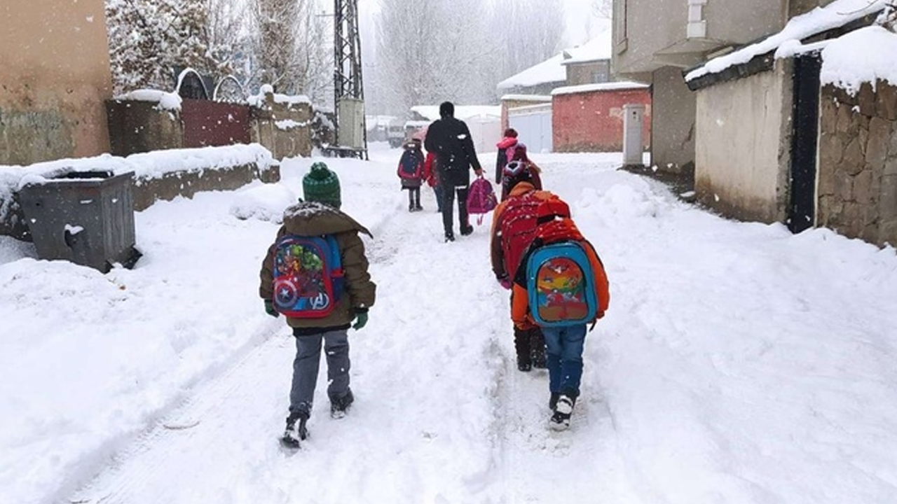 O şehirde eğitime kar engeli!