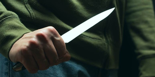 O şehirde feci olay! Kendini kalbinden bıçakladı