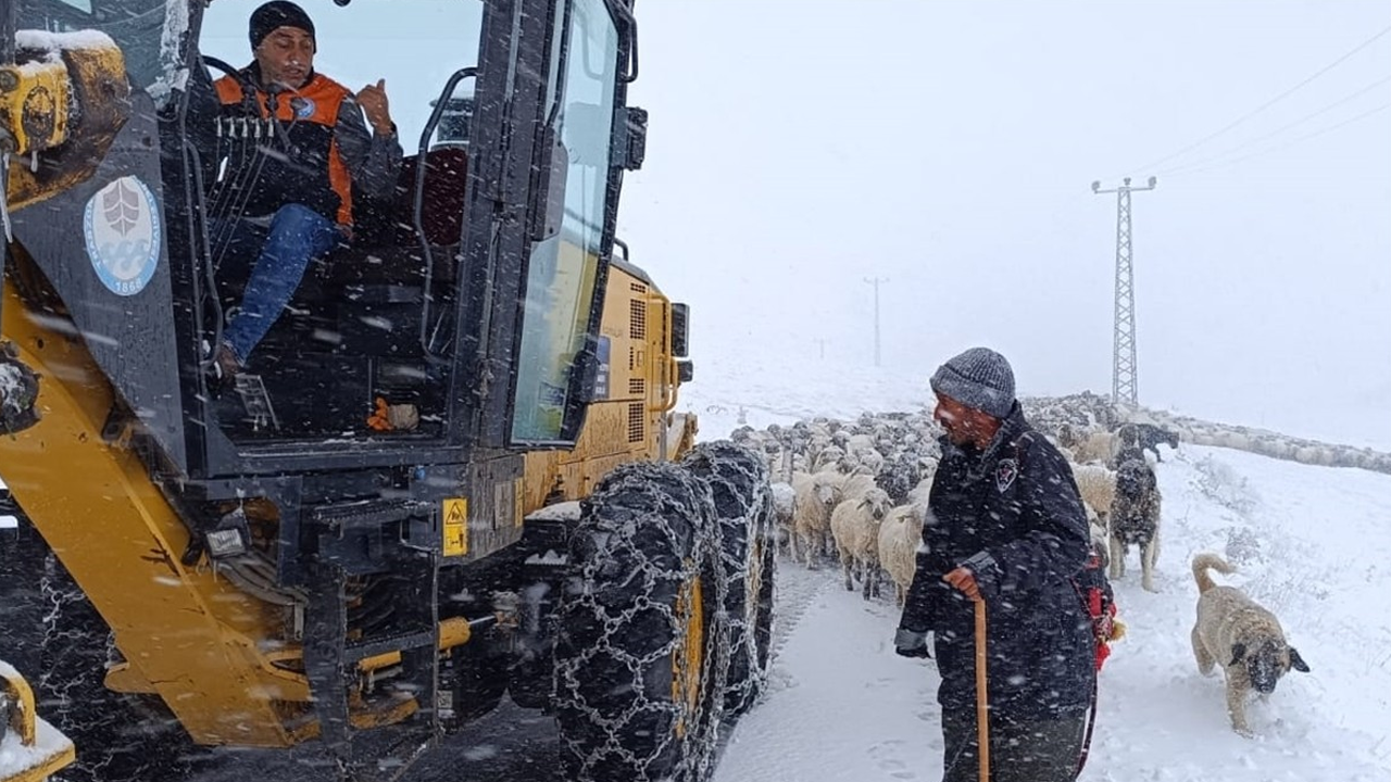 O şehirde kar nedeniyle yaylada mahsur kalan çoban kurtarıldı