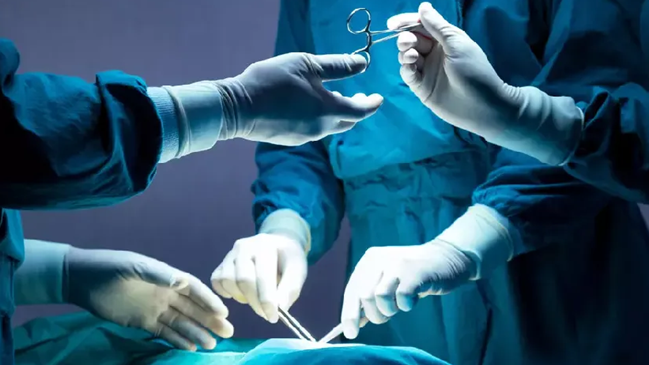 O şehirdeki hastanede skandal olay! Temizlik görevlisi ameliyat yaptı!