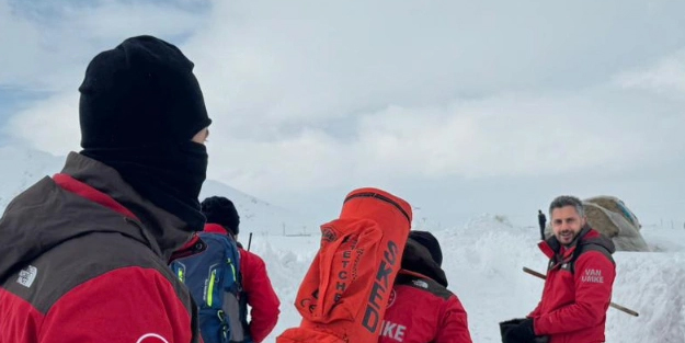 O şehre sağlık ekipleri ulaşmak için: o zaman aralığı içinde karda işlem noktasına 2,5 kilometre yürüdü