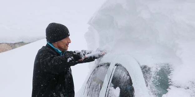 O şehrimizde kar kalınlığı 1 metreyi geçti