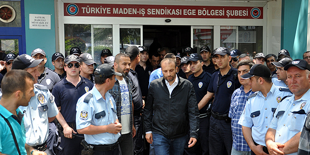 O sendikacılar istifa etti