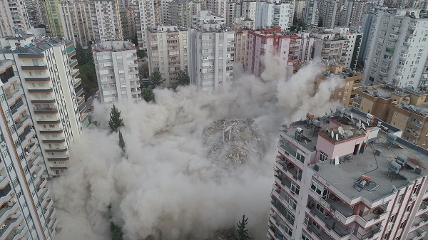 O site kontrollü olarak yıkıldı