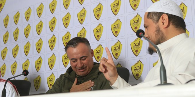 O teknik direktör Arabistan'da Müslüman oldu!