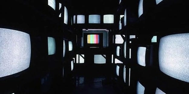 O televizyon ve gazetelere kilit vuruldu!