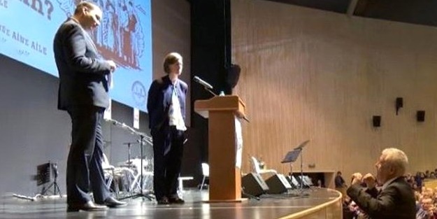 O ülke bu olayı konuşuyor! Türk diplomat ABD'li diplomatı kürsüden indirdi