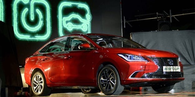 O ülke elektrikli otomobilini tanıttı!
