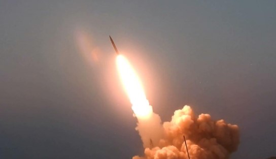 O ülke İsrail'e füze yağdırıyor! Tel Aviv'de sirenler çalıyor!