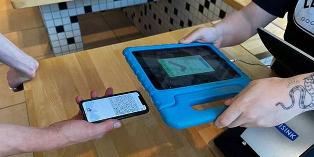 O ülke koronavirüs yasaklarının çoğunu kaldırdı