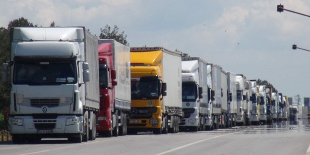O ülke Türk mallarını geri gönderdi! TIR'ları sınırdan çevirdiler