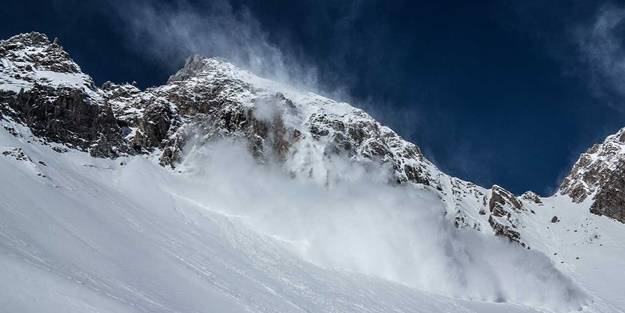 O ülkede 7 ordu görevlisi çığ altında kaldı