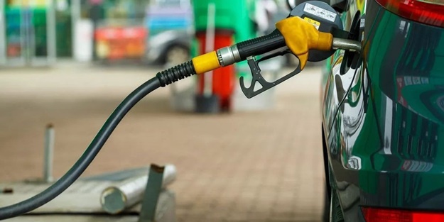 O ülkede akaryakıt ucuzlatıldı! Benzin istasyonlarında kargaşa