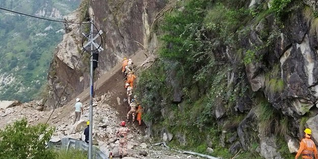 O ülkede akıllara durgunluk veren heyelan faciası: Onlarca ölü var! Binlerce dolarlık destek ile tüm bölge toparlanacak