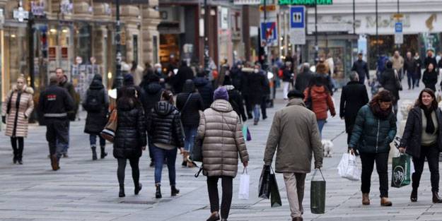 O ülkede aşı yaptırmayanlara sokağa çıkma kısıtlaması