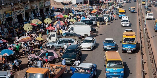 O ülkede başbakan ve hükümet istifa etti!
