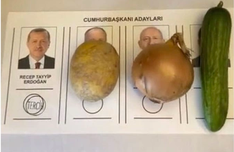 O ülkede bir Türk oyunu böyle kullandı! Sosyal medyada paylaştı, olay oldu