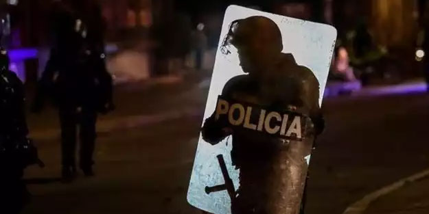 O ülkede bombalı saldırı: 8 polis öldü