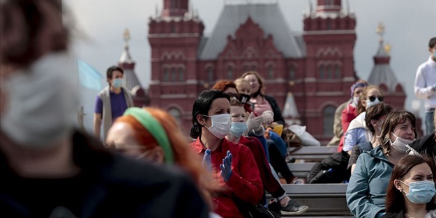 O ülkede Covid-19 temaslıları için karantina kaldırıldı!