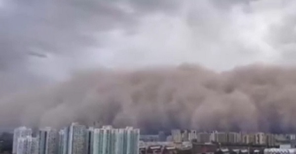 O ülkede dev kum fırtınası çıktı