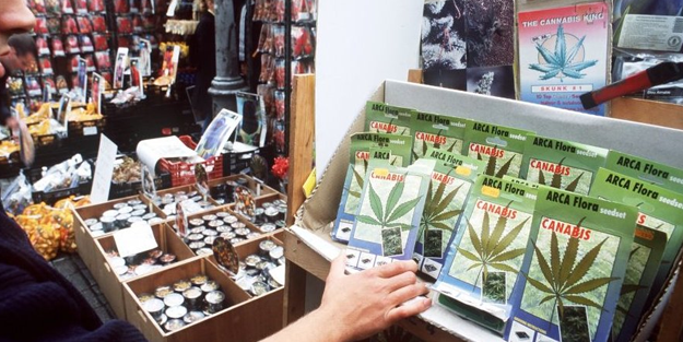 O ülkede esrar üretimi ve ticareti resmen yasallaştı!