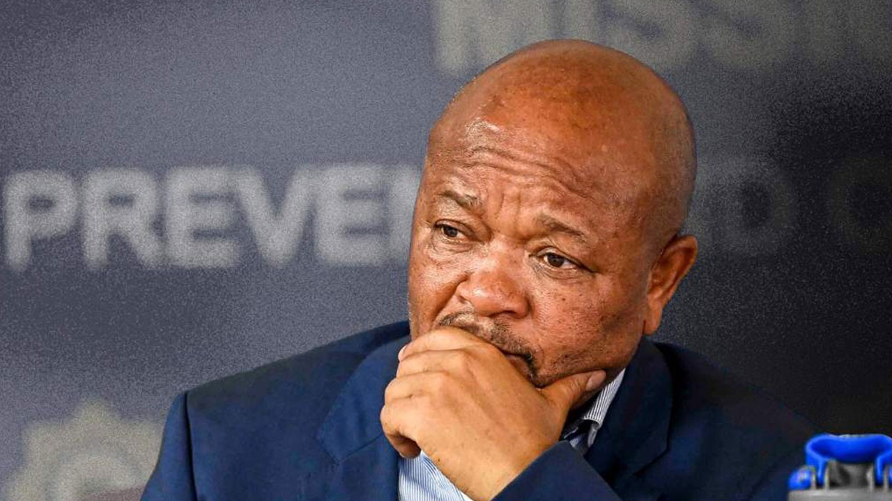 O ülkede herkes bu olayı konuşuyor! Bakan bu yüzden görevden uzaklaştırıldı