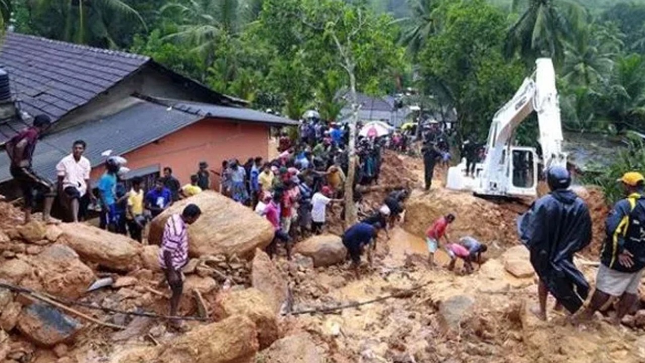 O ülkede heyelan bitmiyor! 7 kişi öldü