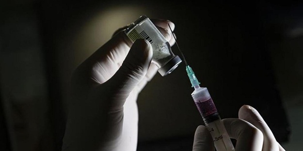 O ülkede hükümet yetkililerine gizli aşılama skandalı: İstifa etti