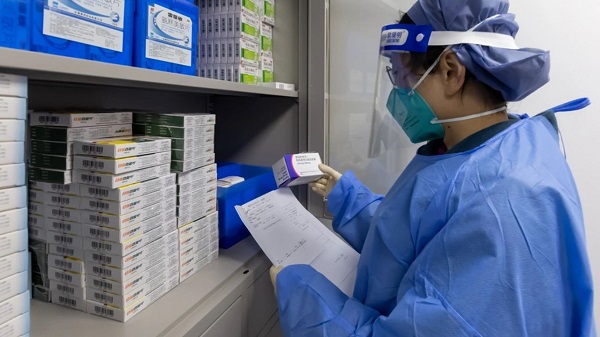 O ülkede ilk ölüm doğrulandı! Herkes tedirgin yoksa yeni salgın mı başlıyor?