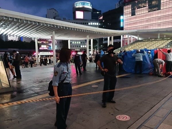 O ülkede intihar eden lise öğrencisi yayanın üzerine düştü