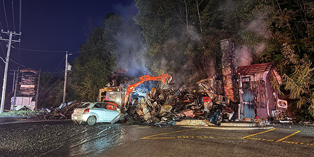 O ülkede ırkçı saldırı! Türk ailenin ekmek kapısını kundakladılar