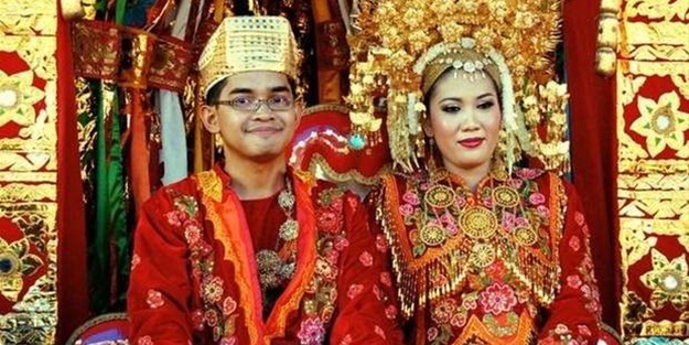 O ülkede kadınlar değil erkekler gelin gidiyor!