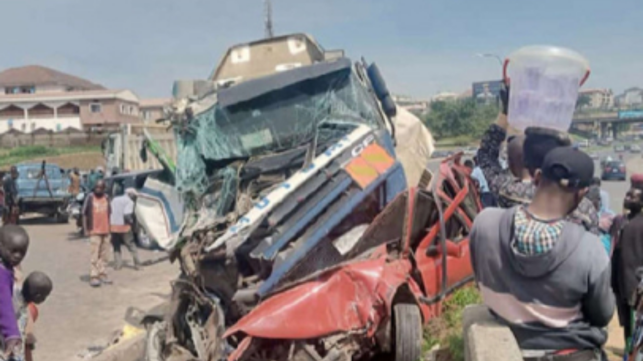 O ülkede kamyon faciası! 23 ölü, 48 yaralı