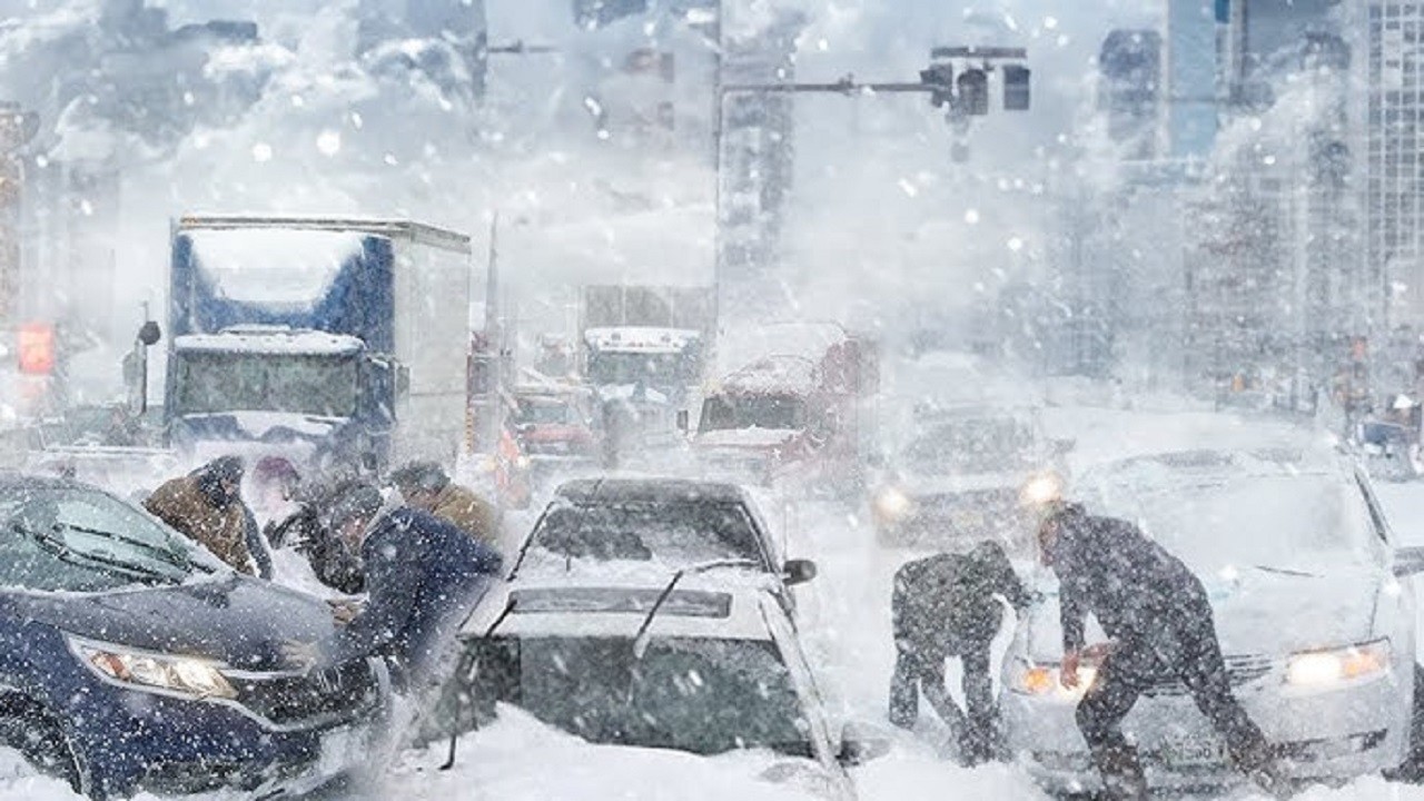 O ülkede kar yağışı hayatı felç etti