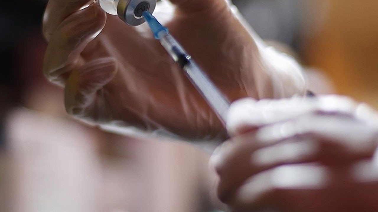 O ülkede Kovid-19 aşısıyla ilgili yeni karar! Bakın kimler artık aşı yaptırmak zorunda değil