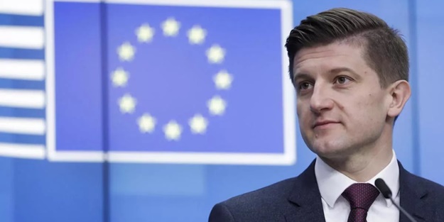 O ülkede Maliye Bakanı istifa etti