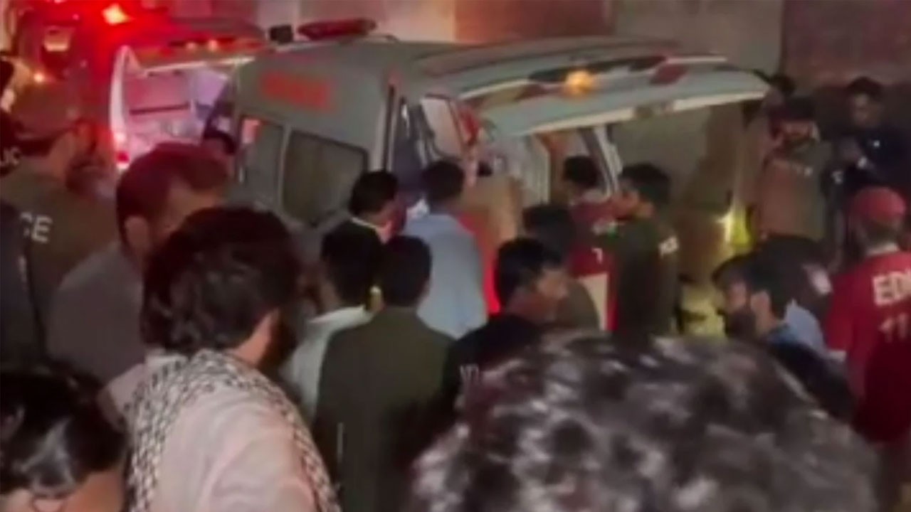 O ülkede minibüs uçuruma düştü! Onlarca ölü var