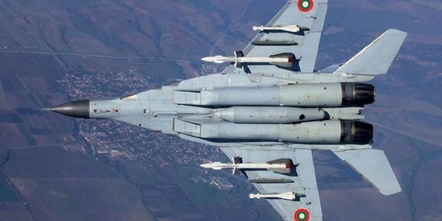 O ülkede panik! Savaş uçağı radarlardan kayboldu