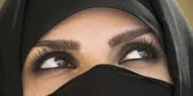 O ülkede peçeli olduğu için ceza kestiler